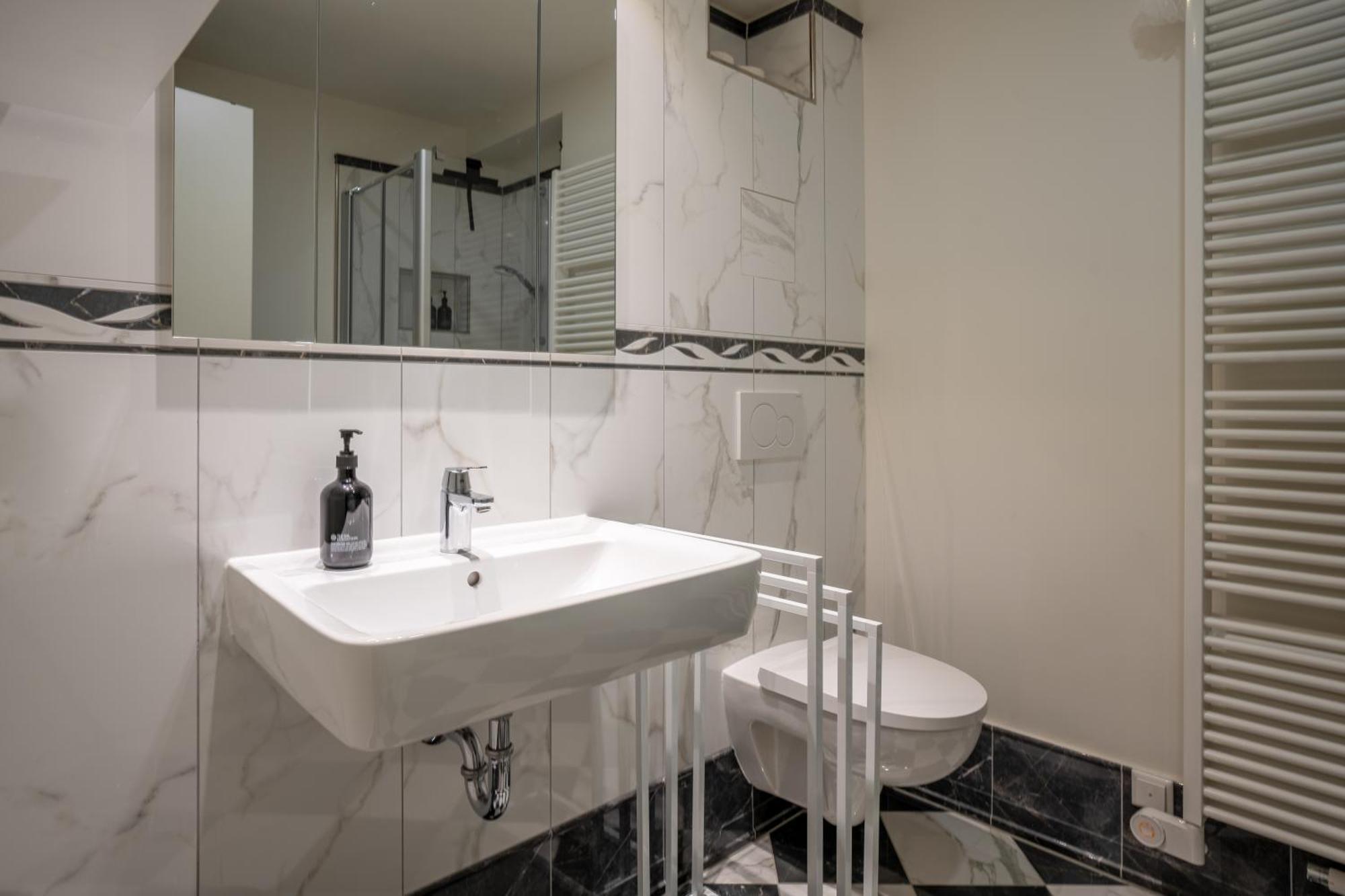 Cls Zentrale City-Wohnung In Hamburg Mit E-Laden Und Tiefgarage, Grosser Balkon, Blick Ueber Hamburg, Parkplatz, Cafe Im Haus, Bushaltestelle Direkt Gegenueber, Flex Check In 外观 照片